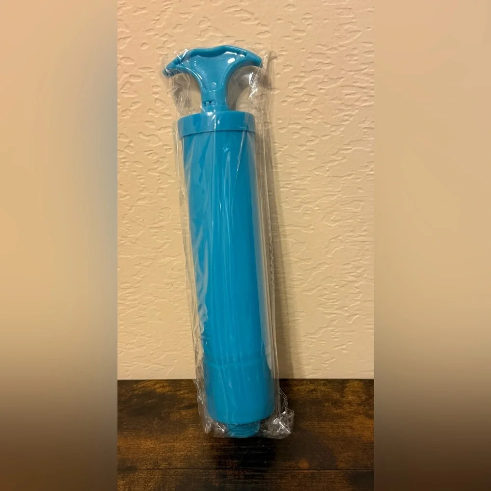 Hand pump for clothing storage bags